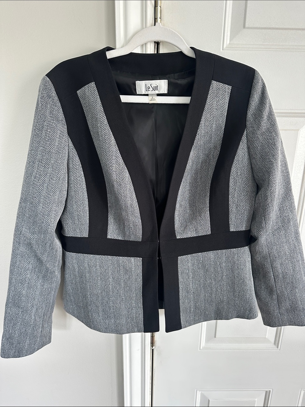 Le Suit Black and Gray Open-Front Cropped Blazer